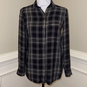 Old Navy plaid button down shirt black/white size XS